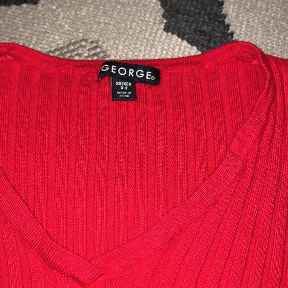 Red sweater - Picture 3 of 3